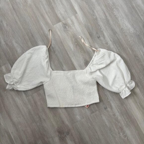 BCBGeneration Smocked Top in White crop top, Size Large NWT - Picture 4 of 6